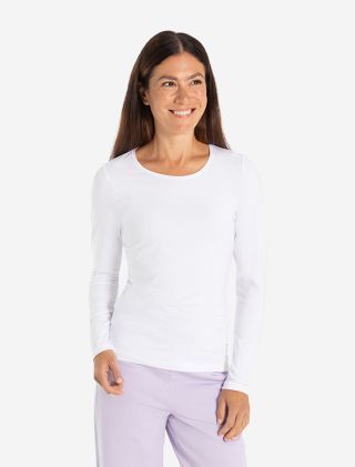 Frau in weißen Langarm Shirt 