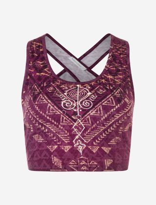 Bra Buddhi. Frau trägt einen Yoga Bra / BH in der Farbe aubergine / violett und eine passende Yoga Leggings. 